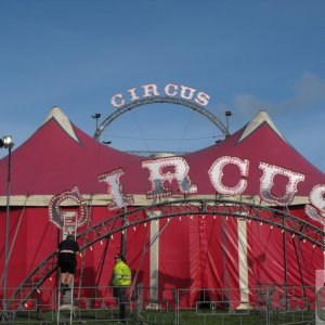 erecting_the_circus_on_the_rec