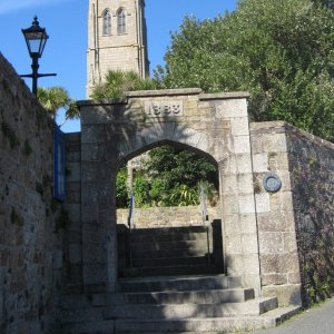 Southern entrance to churchyard