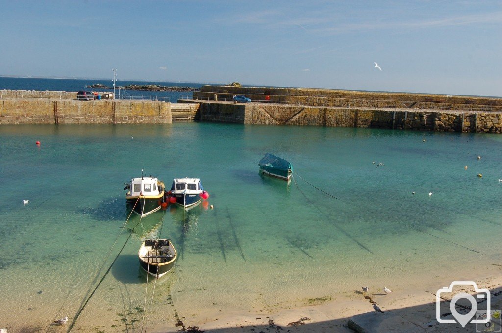 mousehole.