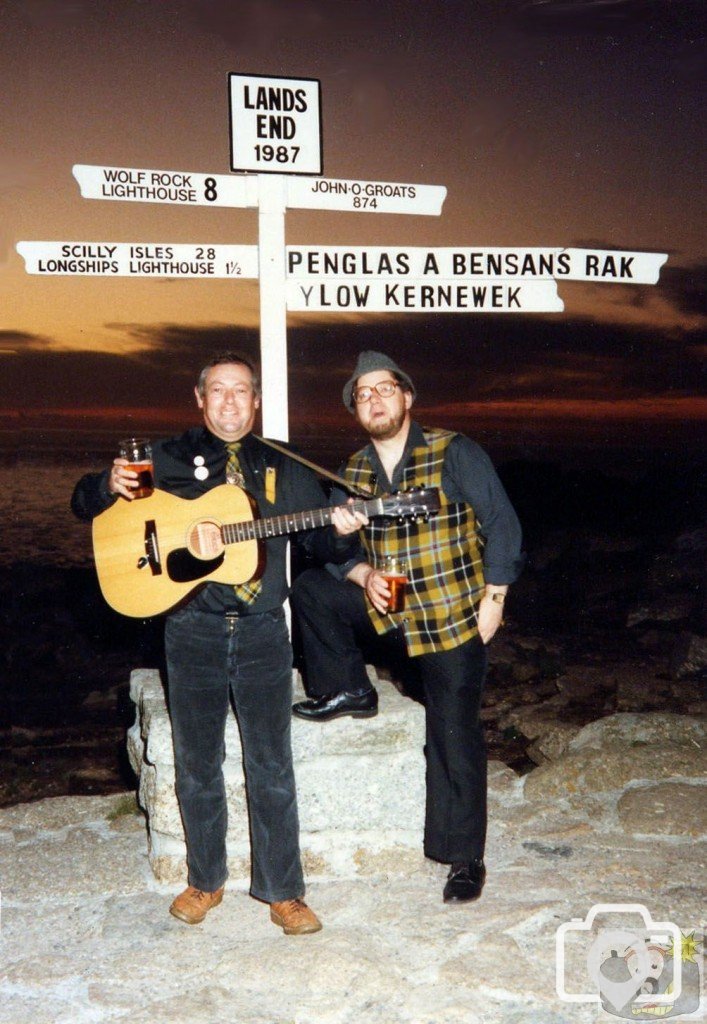 Penglas entertains at Land's End