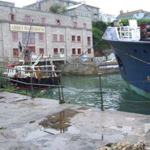 boat coming in to dock