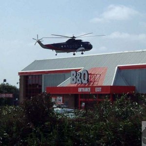 Helicopter lands on BandQ - 06/09/06