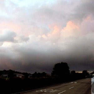 Threatening sky tonight - 30Aug10