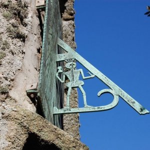 Sundial at Lelant church