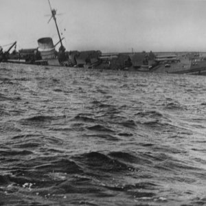 SMS Derfflinger — Sinking, 1919.jpg