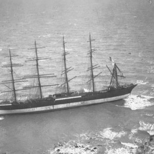Preussen — Aground off Dover, 1910.jpg