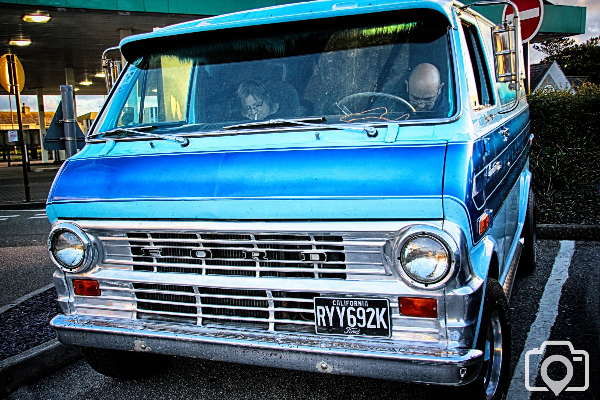 Ford e 100