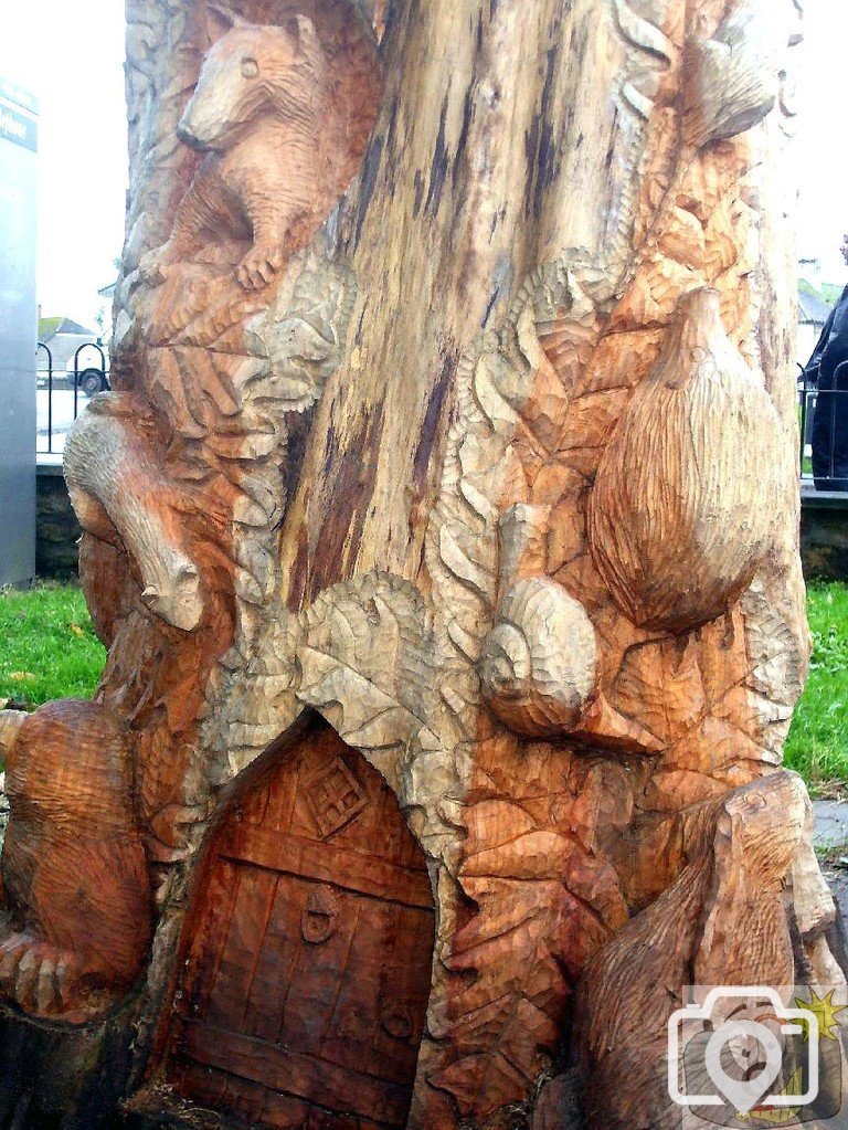 2-Carved tree, Penzance - 4th Dec., 2009