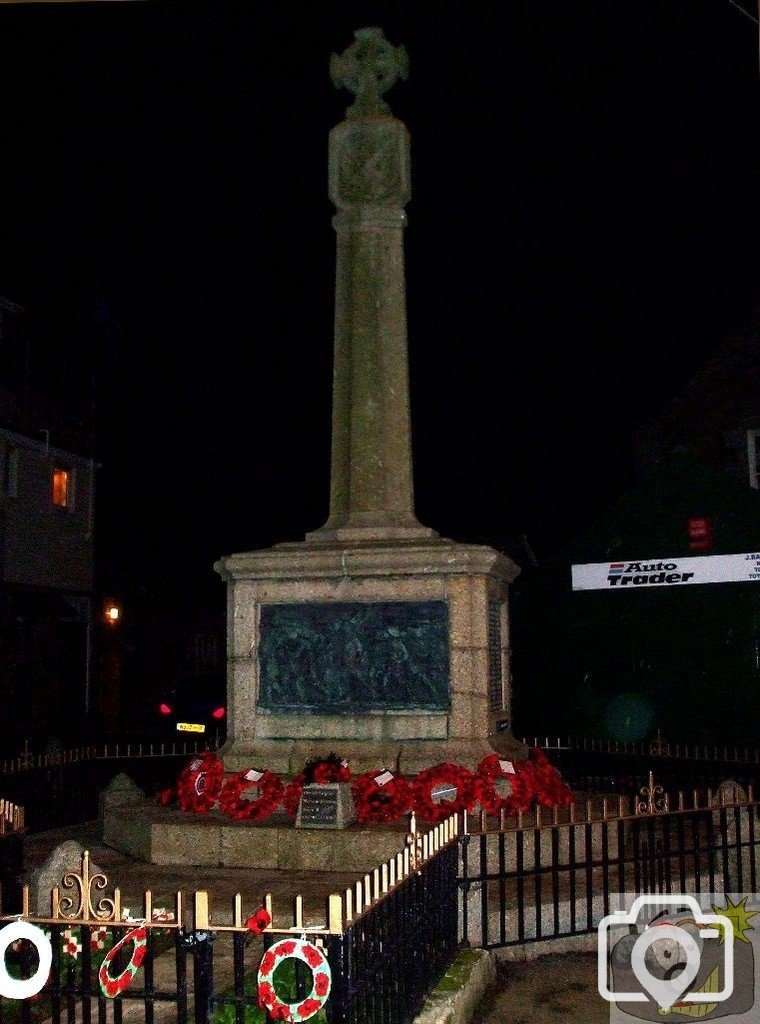 33 - Remembrance Sunday evening at the War Memorial, Newlyn