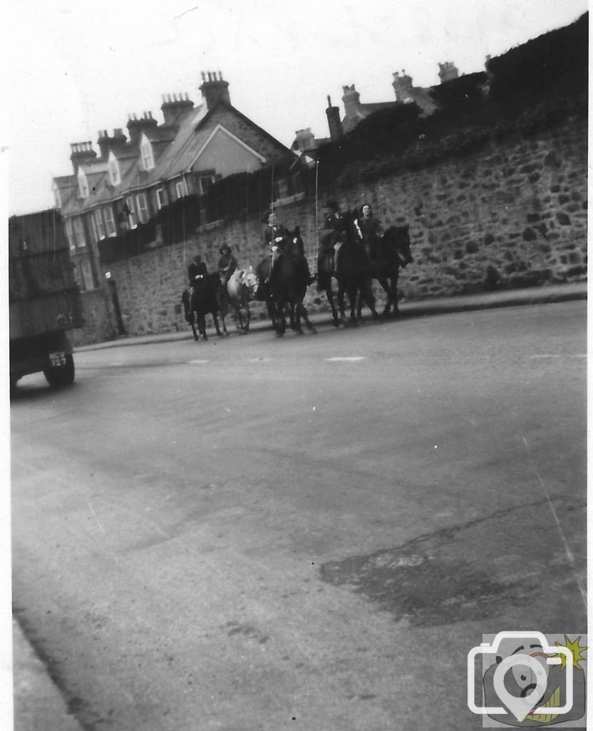 7 riders on horse ride from Land's End to John O' Groats. Leaving 2