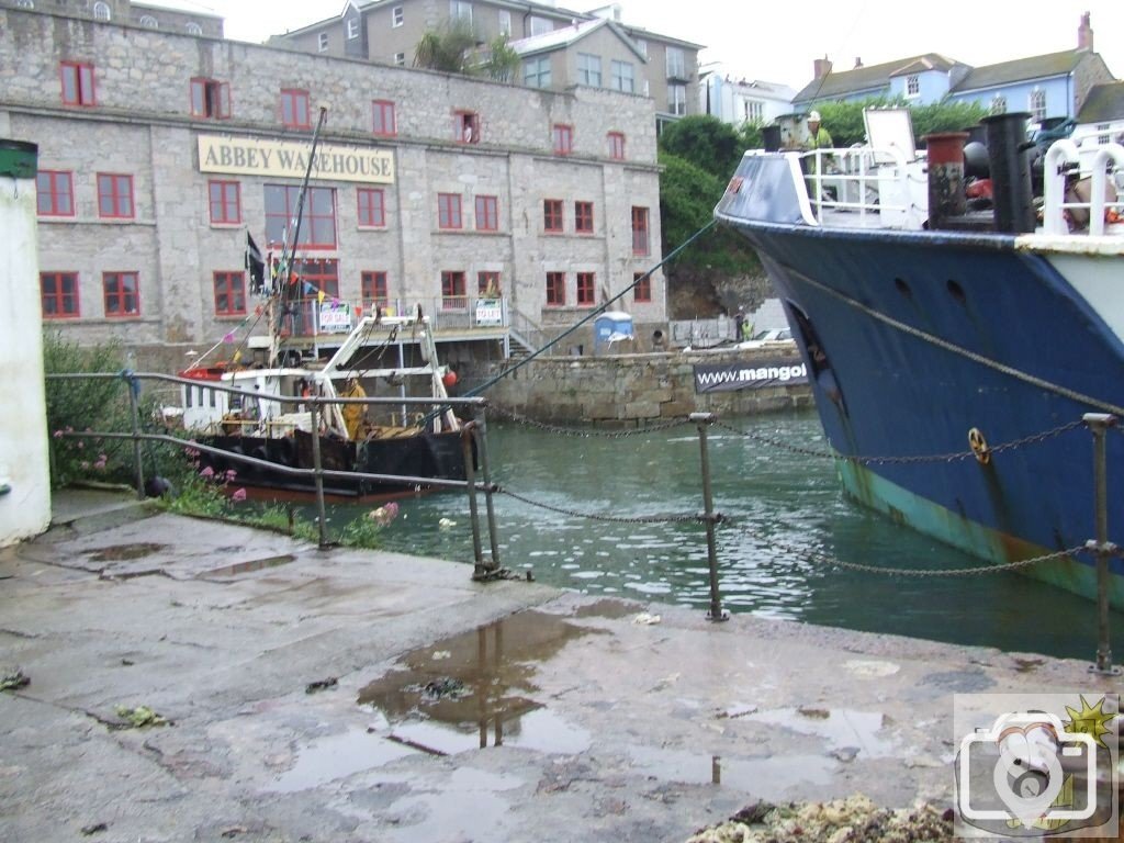 boat coming in to dock