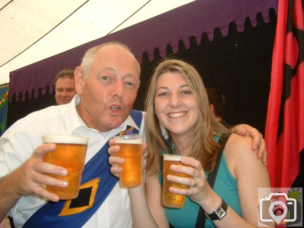 Golowan Band drummer and daughter enjoying a drop of beer