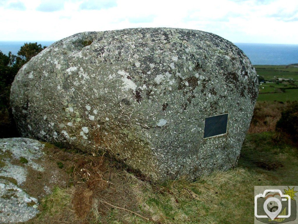 Lanyon Memorial on Little Trevalgan Hill - 10Feb10