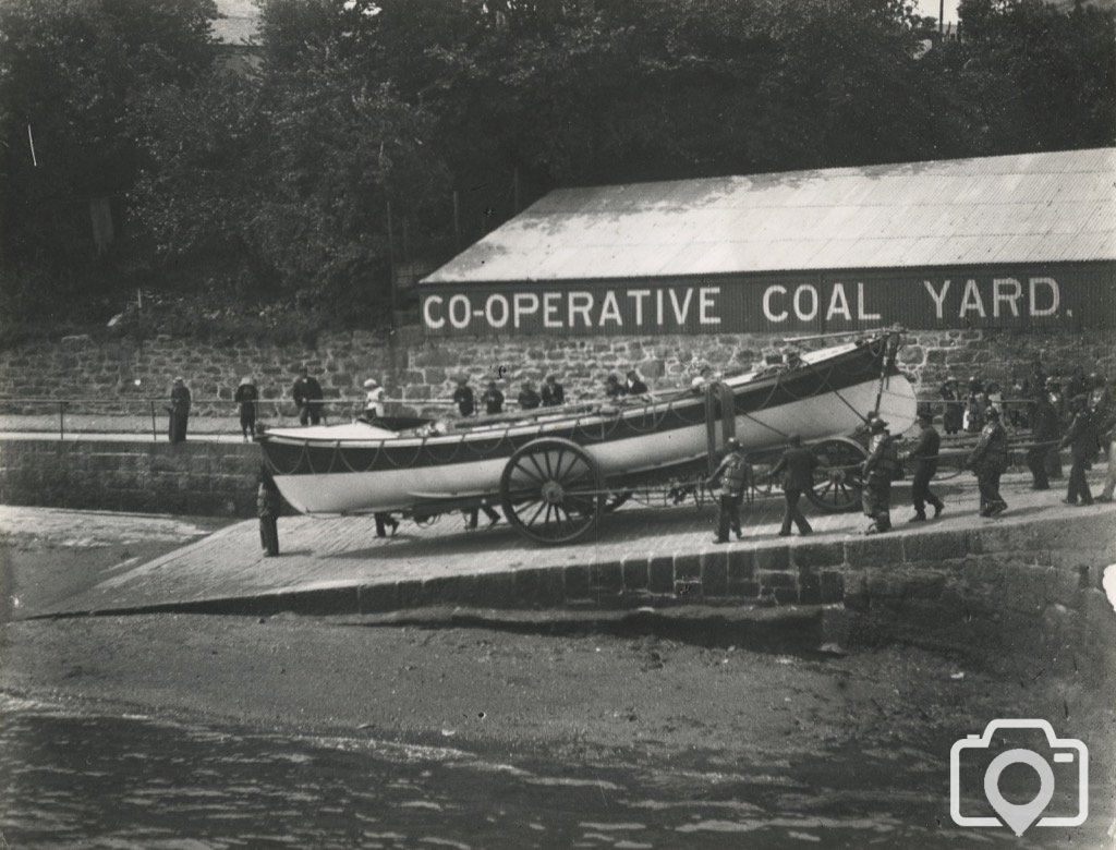 Launching lifeboat Elizabeth & Blanche