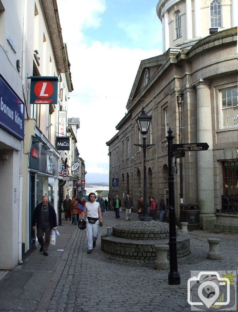 Market House, Feb., 2007, and seating - removed since