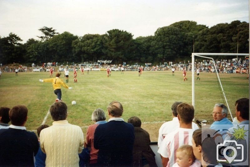 Mike Hooper takes a goalkick at Penlee Park