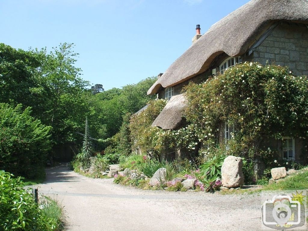 Pretty Thatched Cottage, Penberth Cove