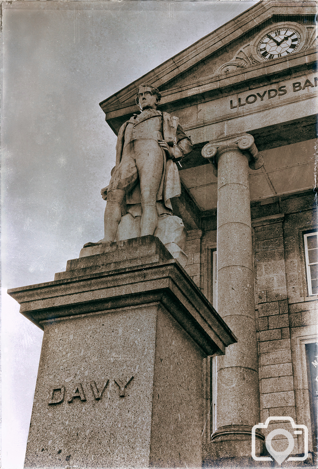 Sir Humphry & Lloyds