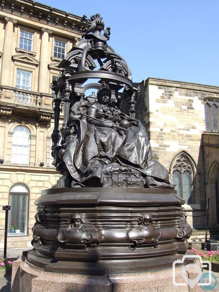 Statue of Queen Victoria