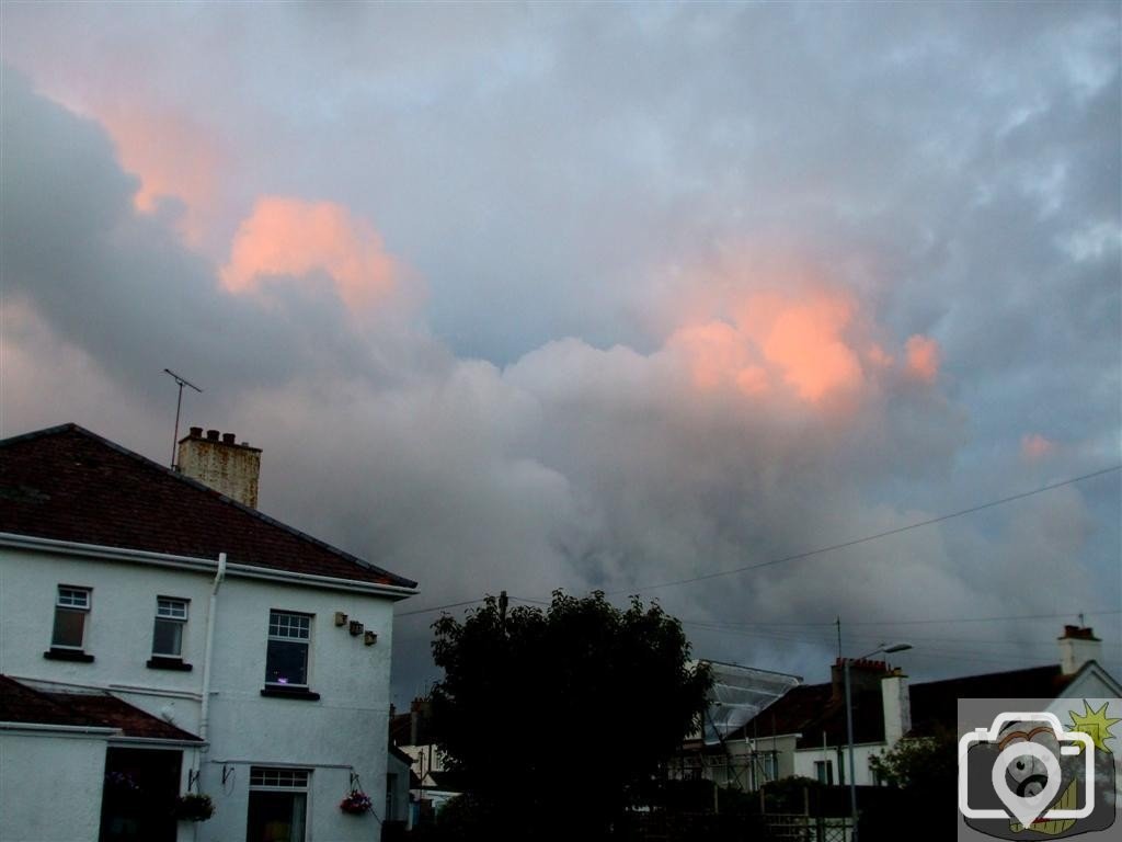 Threatening sky tonight - 30Aug10