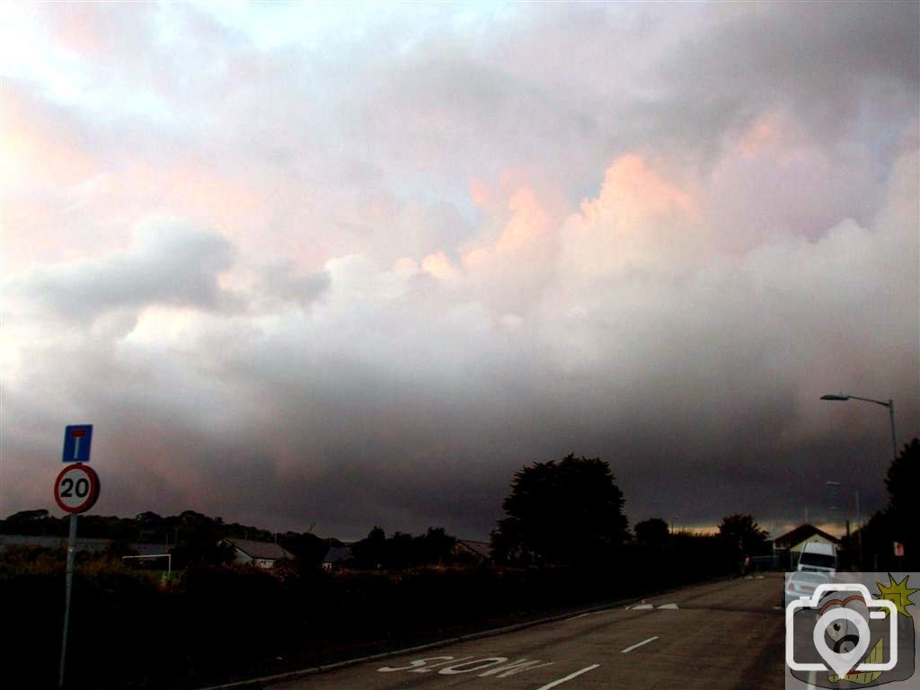 Threatening sky tonight - 30Aug10