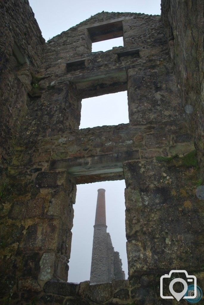 Tin mine - Engine house on road to Zennor